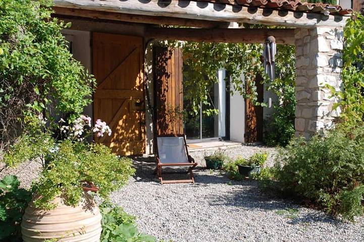 Location de vacances pour 4 personnes, avec jardin à Ginasservis