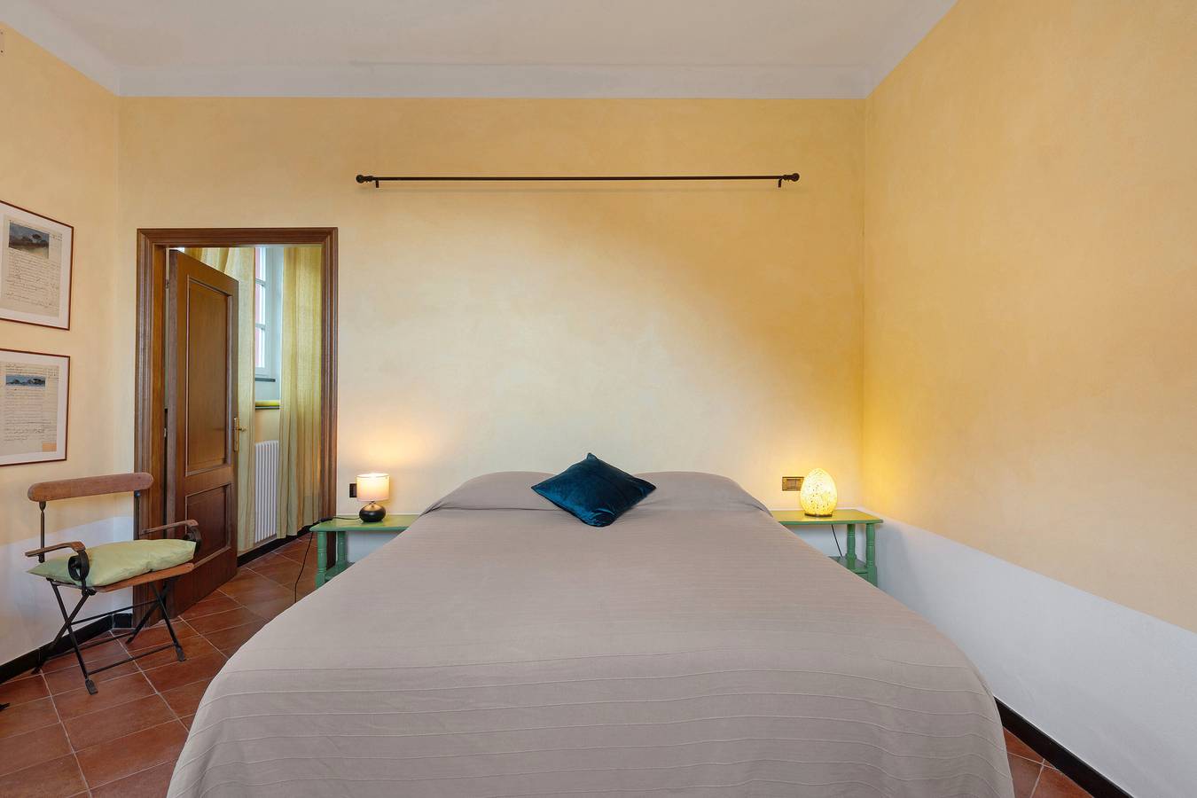 Camera 'Quadrupla' con Vista Montagna e Giardino Condiviso in Castiglione Chiavarese, Riviera di Levante