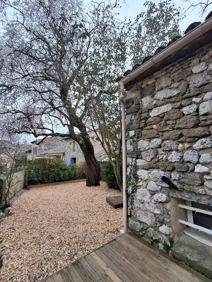 Location de vacances pour 6 personnes, avec jardin et vue à Réauville - 4