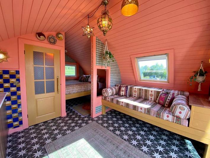 Glamping for 4 people, with hot tub and garden in Leicestershire