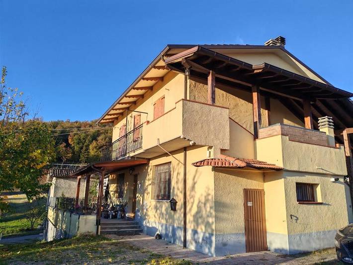 Appartamento per 5 persone, con Balcone e Terrazza nonché Giardino e Panorama a Castellarano