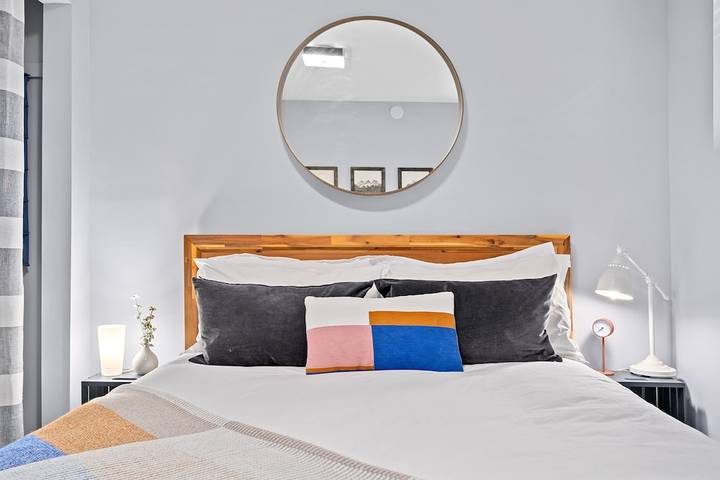 Glamping for 4 people, with balcony and garden in Calgary