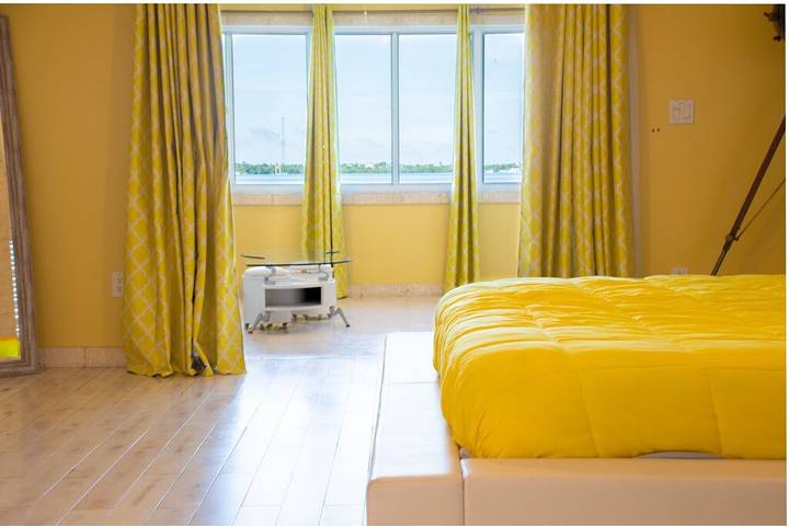 Vacation house for 12 people, with balcony, with pets in Florida Keys