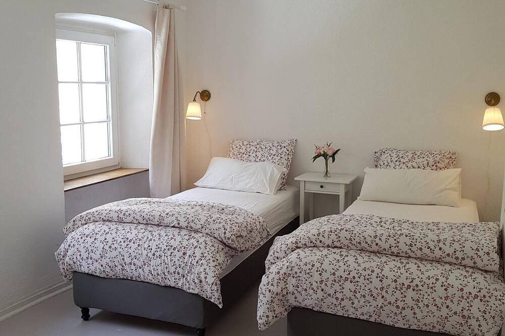 Personen-Ferienhaus - Wochenende (Fr- Mo) - Ferienhaus mit Schlossblick in Malberg, Eifelkreis Bitburg-Prüm