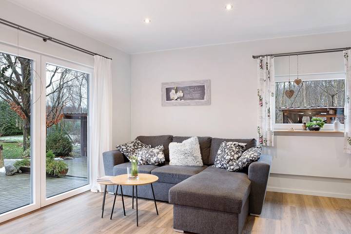Hel lägenhet, Holiday Apartment 'Ferienhaus Im Grünen' with Private Terrace, Wi-Fi and Air Conditioning in Varel, Södra Nordsjökusten