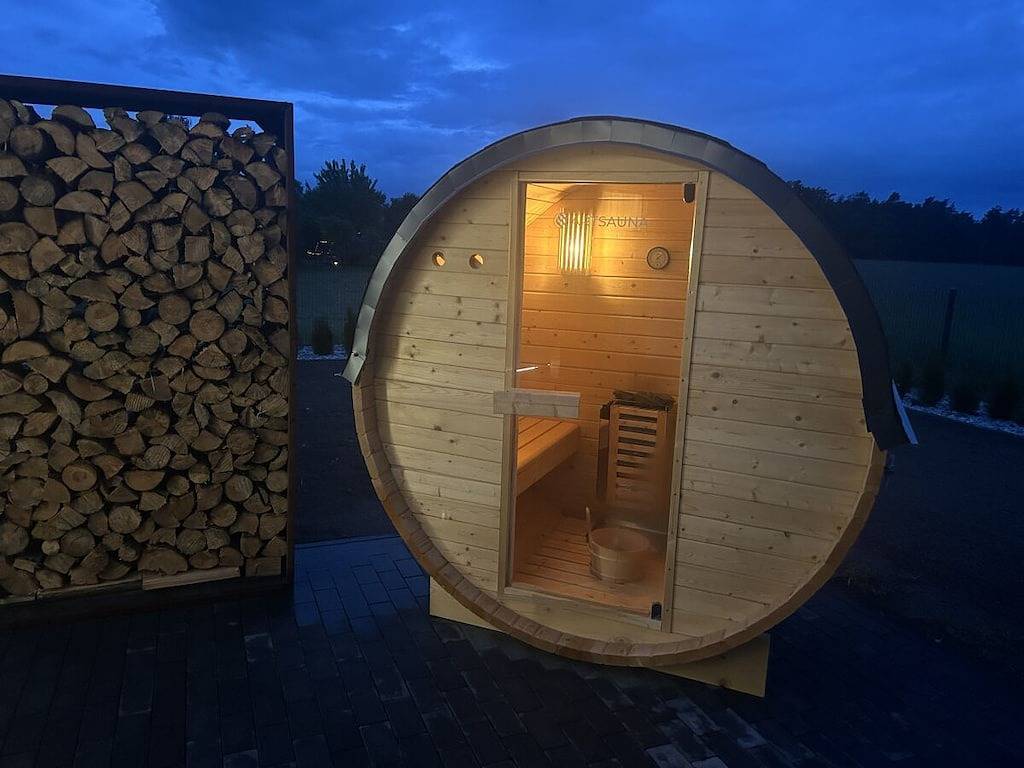 Ganze Wohnung, Anhänger in 03058 mit Schwimmbecken in Neuhausen/Spree, Lausitz