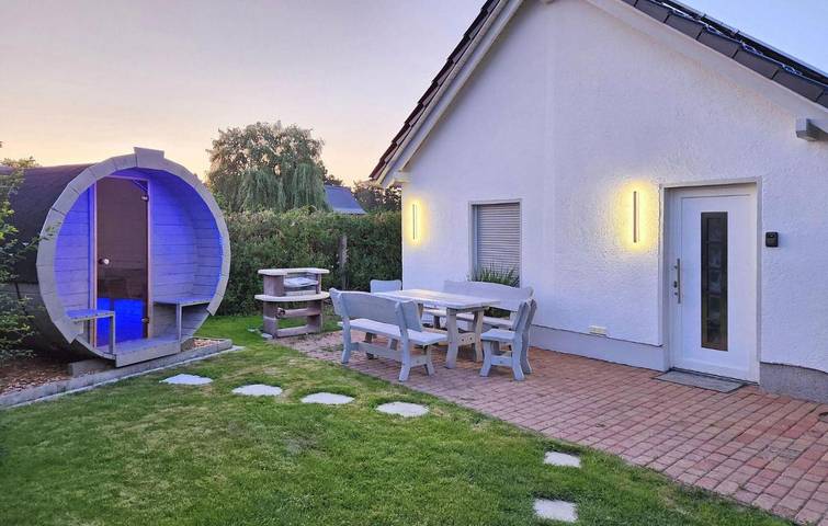 Ferienhaus für 4 Personen, mit Terrasse und Sauna in Grambin