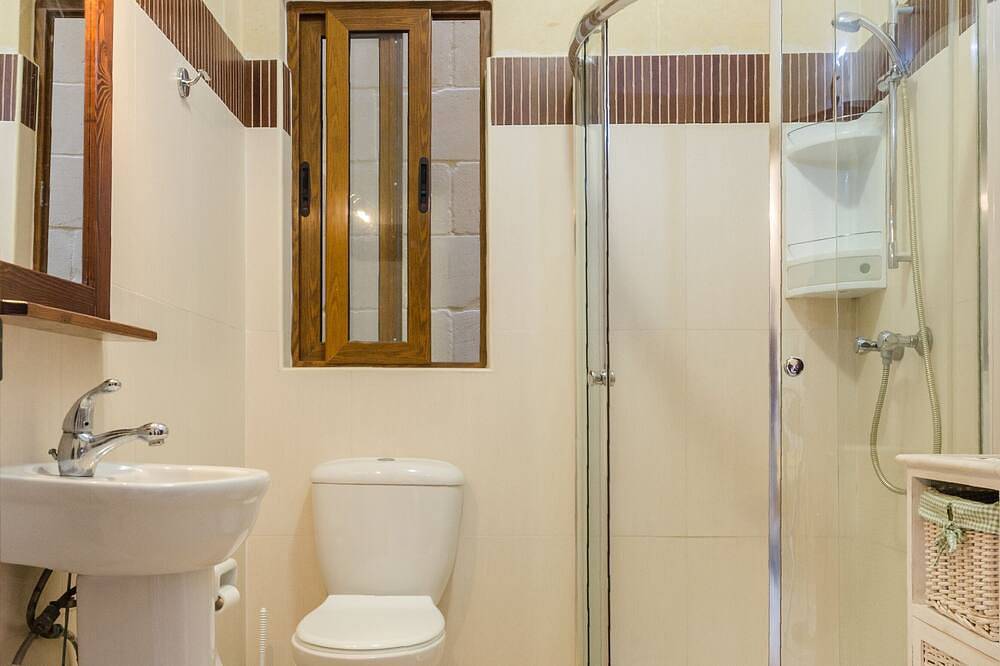 5 Schlafzimmer 4 Badezimmer mit eigenem Pool. in Gharb, Gozo