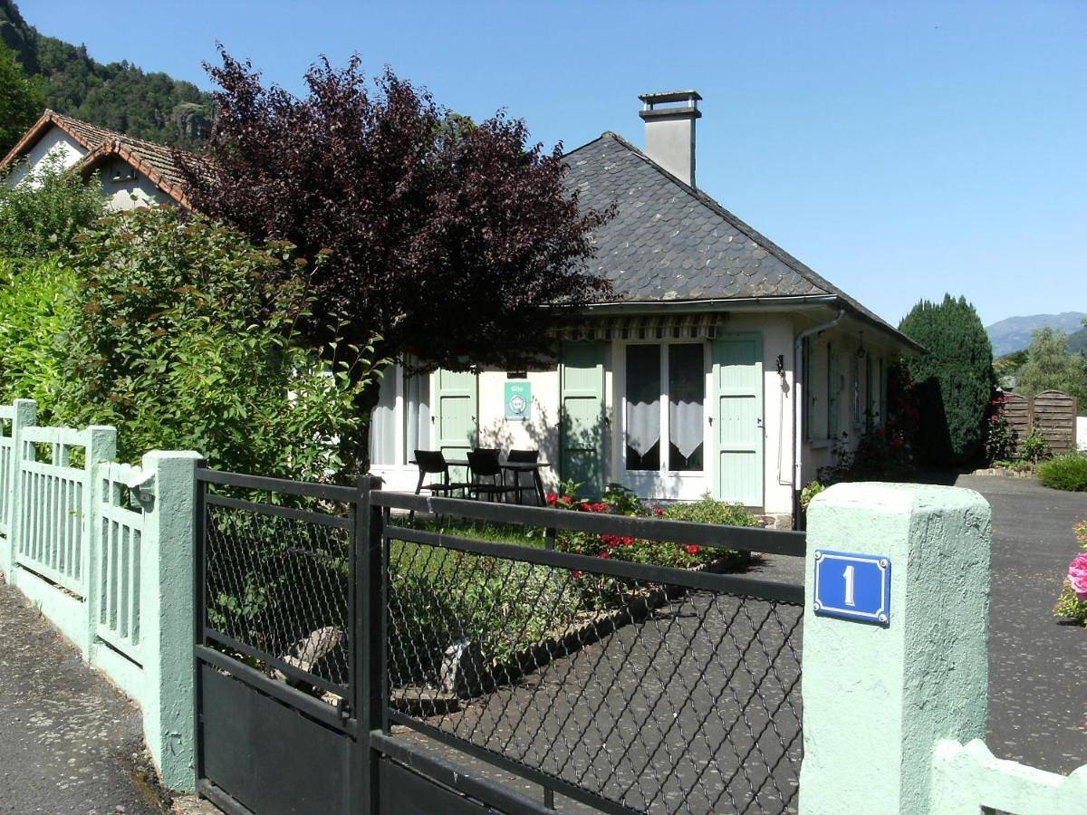 Two-Bedroom House in Vic-sur-Cère, Région d'Aurillac