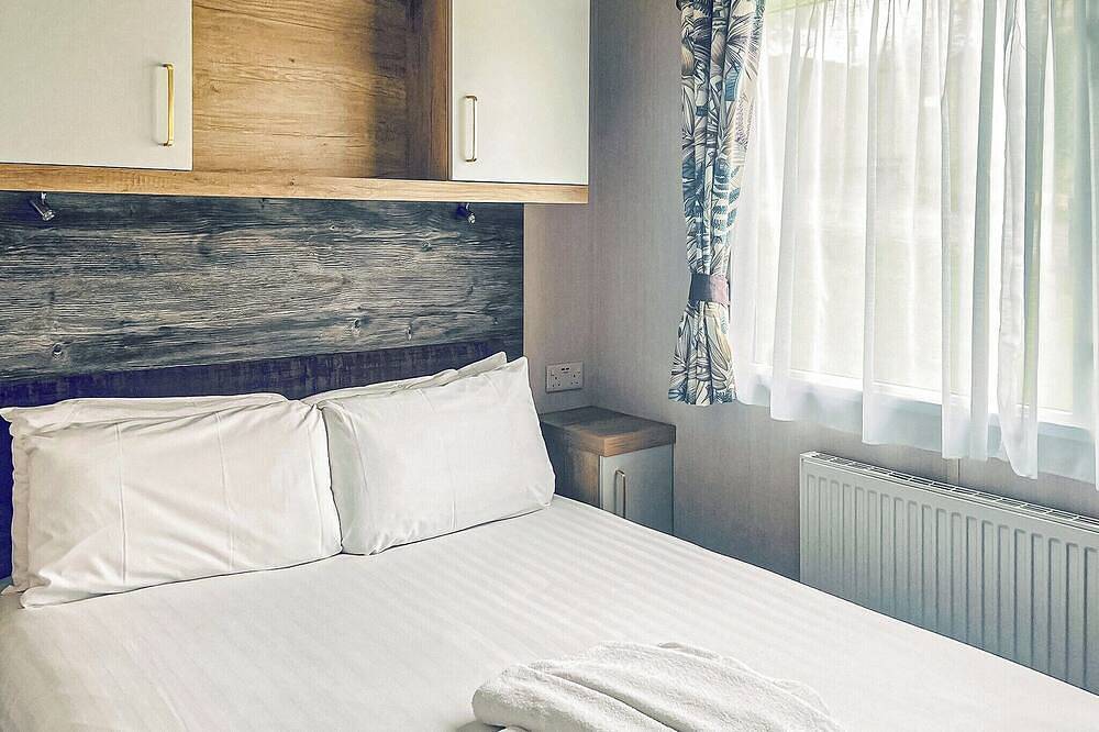 Excellent caravan with one double and two twin. in Edinburgh, Edinburgh and Lothian