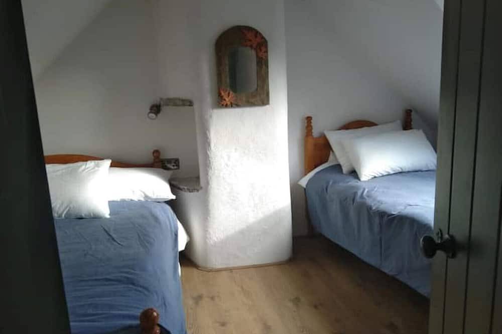 Authentic cottage, Rustic , Romantic, Perfect  Retreat, Ideal getaway in County Donegal