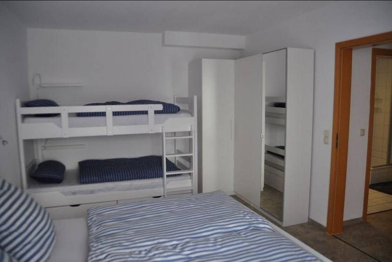 Ganze Wohnung, Komfortables Ferienapartment mit Balkon, Wlan und Meerblick in Orth in Westfehmarn, Fehmarn