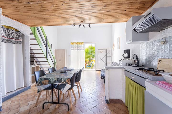 Casa de Vacaciones 'La Capelle 4 Personnes 349' con Piscina Compartida, Wi-Fi y Aire Acondicionado in Roquefort-des-Corbières, Costa mediterránea (Francia)