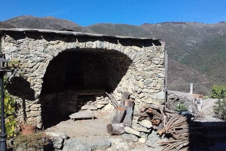 Chambre d’hôte pour 6 personnes, avec jacuzzi ainsi que terrasse et jardin à Santa-Lucia-di-Mercurio