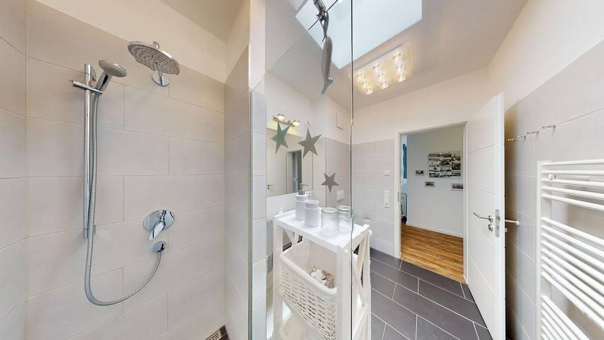 Ganze Wohnung, Wellness Penthouse in der Villa Strandvogt mit Meerblick, Sauna und Balkon in Börgerende, Börgerende-Rethwisch