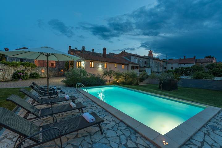 Villa pour 6 personnes, avec terrasse et piscine, animaux acceptés à Barban - 2