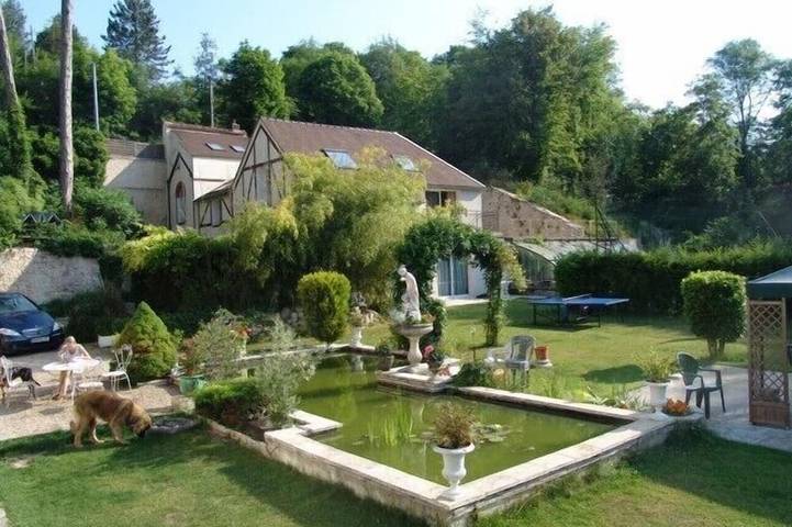 Gîte pour 4 personnes, avec jardin et piscine à Montigny-sur-Loing