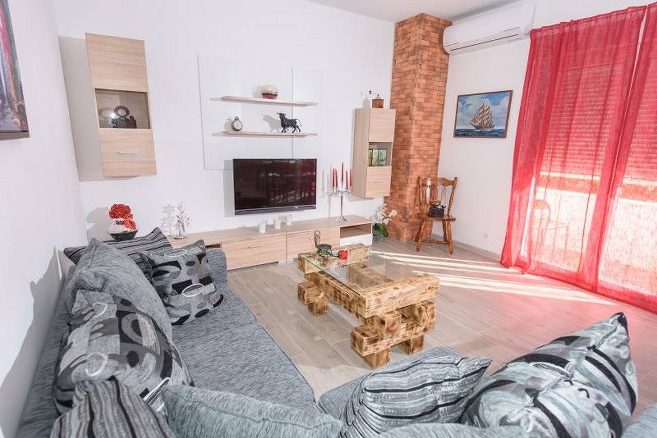Ganze Wohnung, 2-Zimmer-Ferienwohnung mit Terrasse Kastel Stafilic, Kastela A-21591-a in Kastel Novi, Kaštela