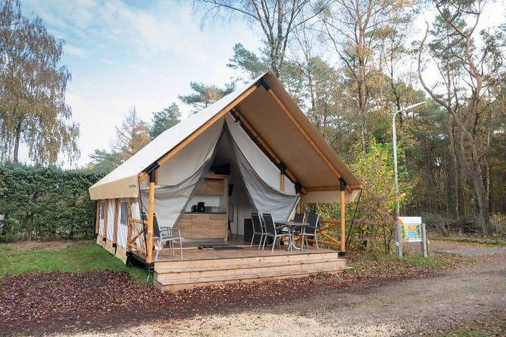 Location de vacances pour 6 personnes, avec Balcon/Terrasse et Terrasse ainsi que Jardin et Piscine dans Région d'Anvers