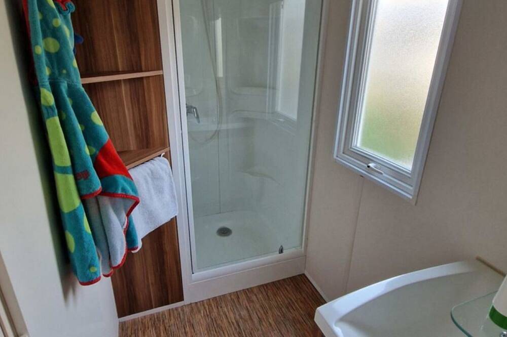 Mobile Home for 6 with Terrace in Saint-Geniez-d'Olt-et-d'Aubrac, Parc naturel régional de l'Aubrac