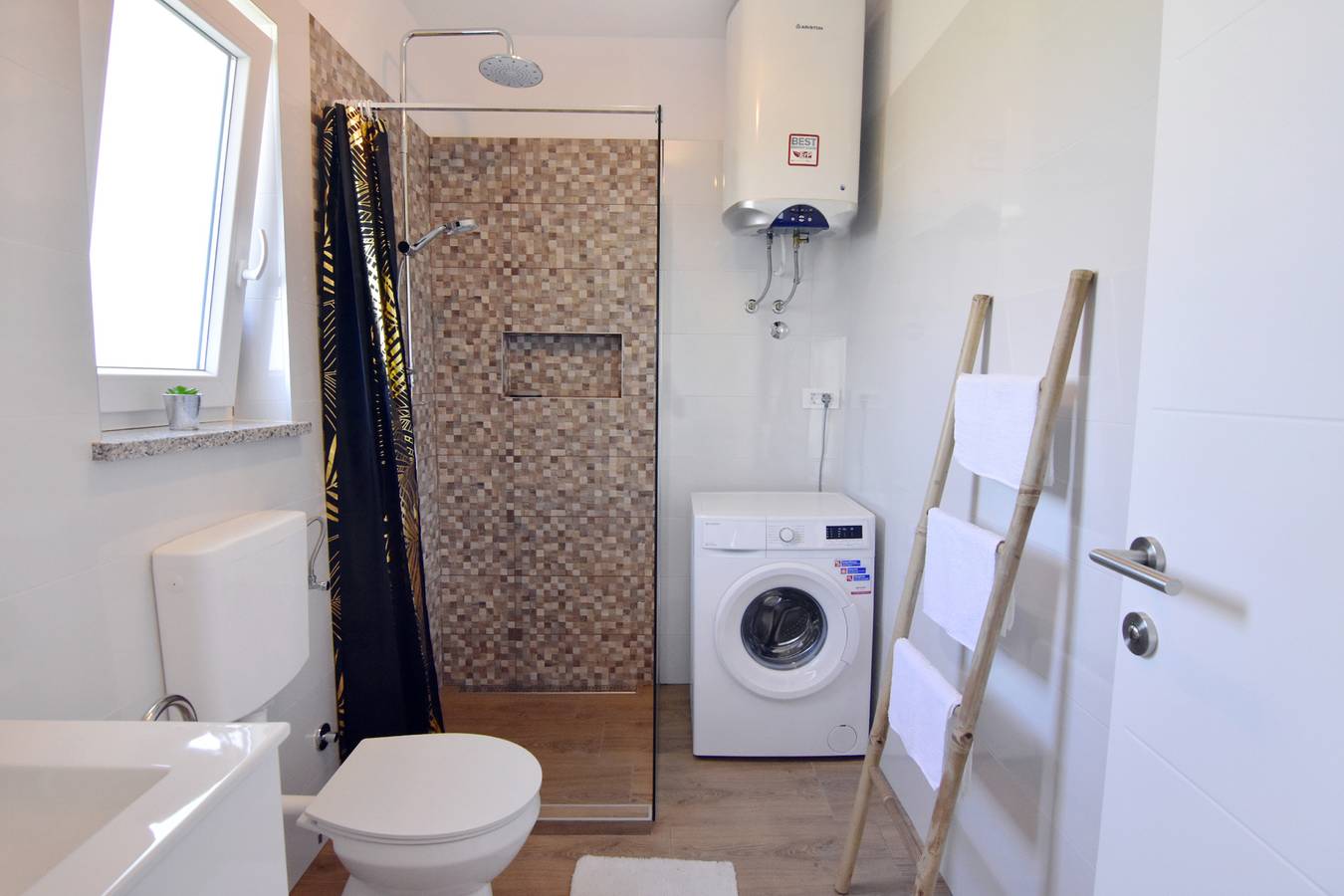 Ganze Wohnung, Entspannendes Ferienhaus mit Gemeinschaftspool in Umag und Umgebung