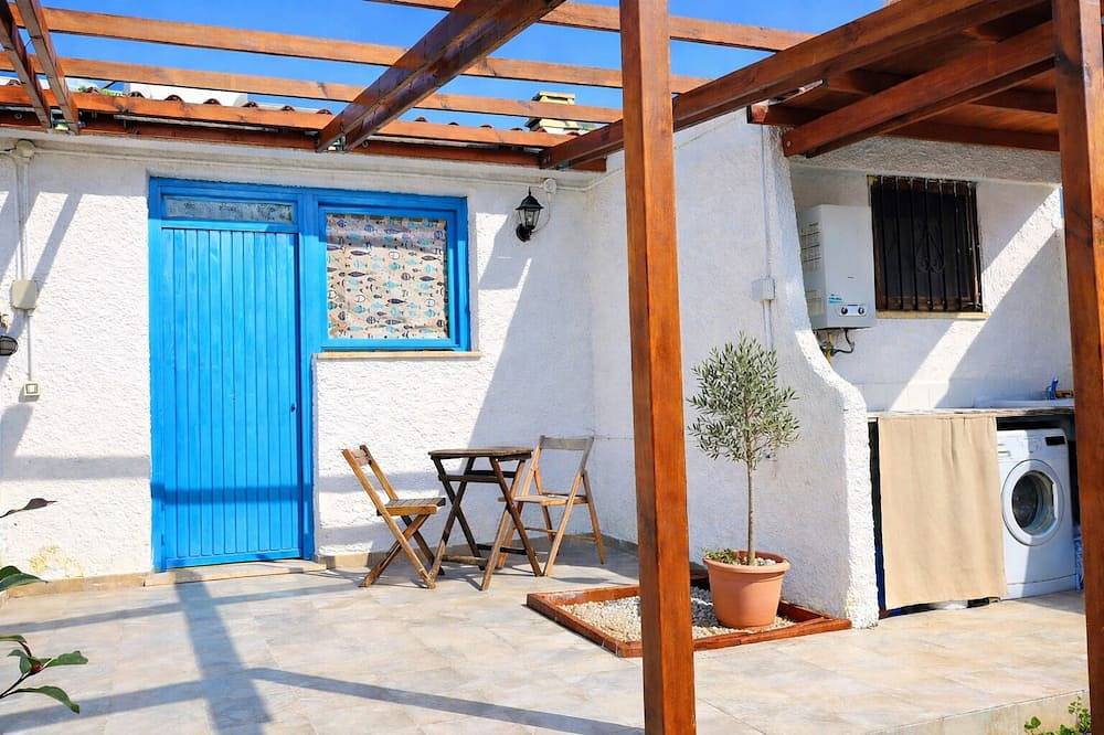 Entire apartment, Cozy Seaside Studio with Private Patio in Santa Marinella, Rome Province