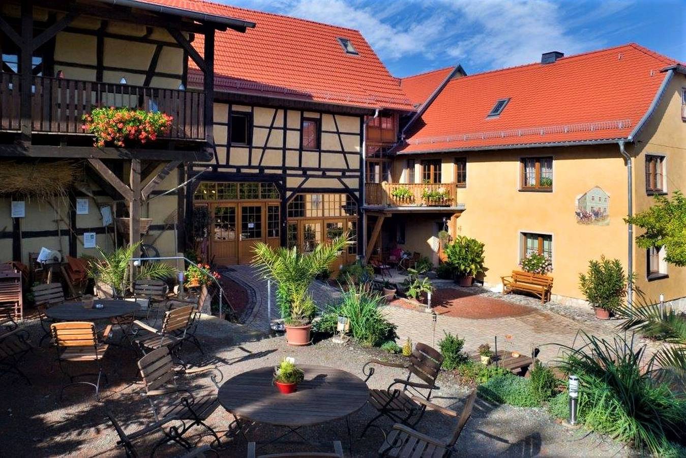 Ganze Ferienwohnung, Lehmhof Lindig - Ferienwohnung 1, 64qm, Balkon, 1 Schlafzimmer, max. 4 Personen in Lindig, Saaleland
