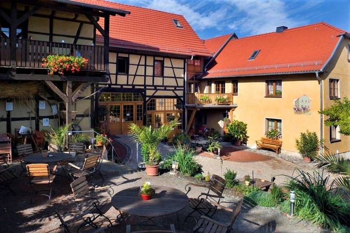 Ferienwohnung für 10 Personen, mit Balkon/Terrasse und Balkon sowie Sauna in Saale-holzland-kreis (Deutschland)