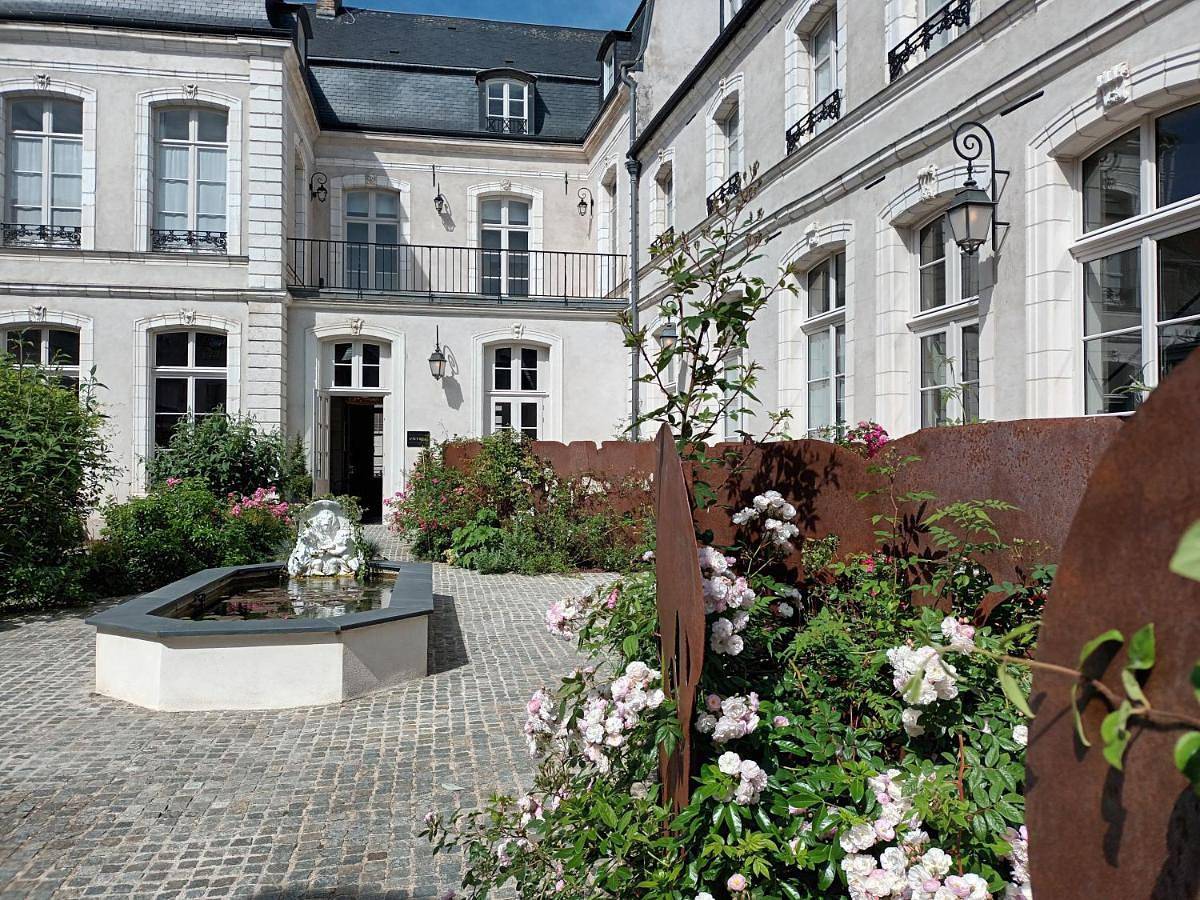 Hôtel Loysel le Gaucher in Montreuil (Pas-de-Calais), Région de Montreuil