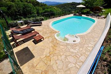 Gîte pour 4 personnes, avec jardin ainsi que balcon et piscine à Riols