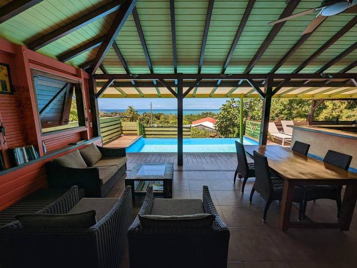 Villa pour 5 personnes, avec piscine ainsi que jardin et vue
