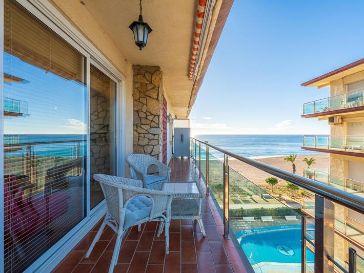Vakantiewoning voor 4 personen, with Uitzicht op zee and Balkon as well as Terras and Zwembad in Santa Susanna