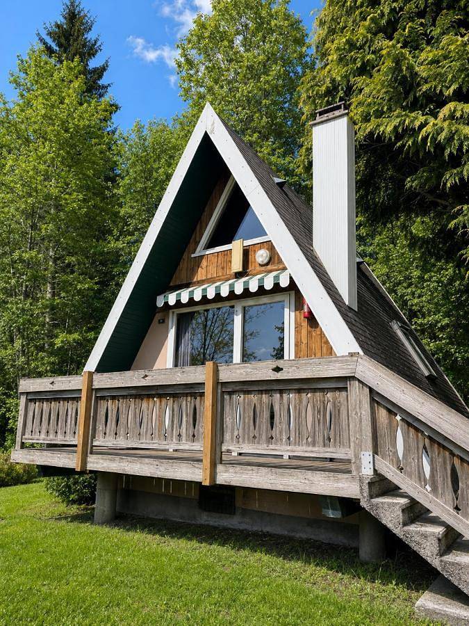 Camping pour 4 personnes, avec Terrasse et Jardin ainsi que Piscine et Vue