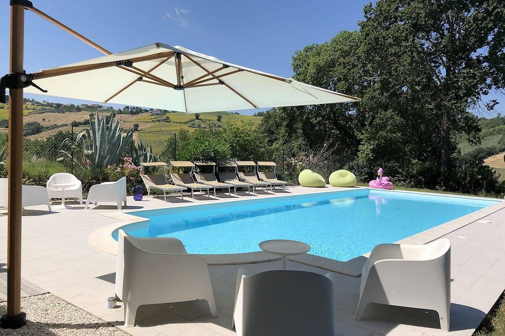 Spaziosa villa indipendente rurale con piscina in Monte San Pietrangeli, Provincia di Fermo