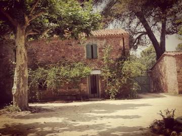 Location de vacances pour 14 personnes, avec jardin, animaux acceptés à La Crau