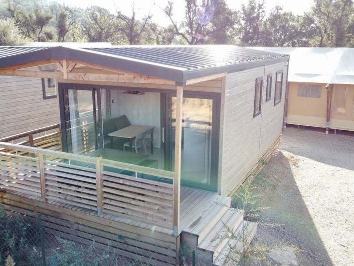 Camping pour 4 personnes, avec piscine et terrasse à Grimaud