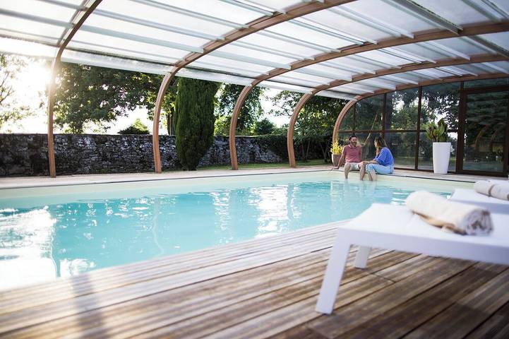 Location de vacances pour 10 personnes, avec Terrasse ainsi que Jardin et Sauna à Martrin