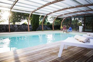Agriturismo pour 10 personnes, avec jardin à Martrin