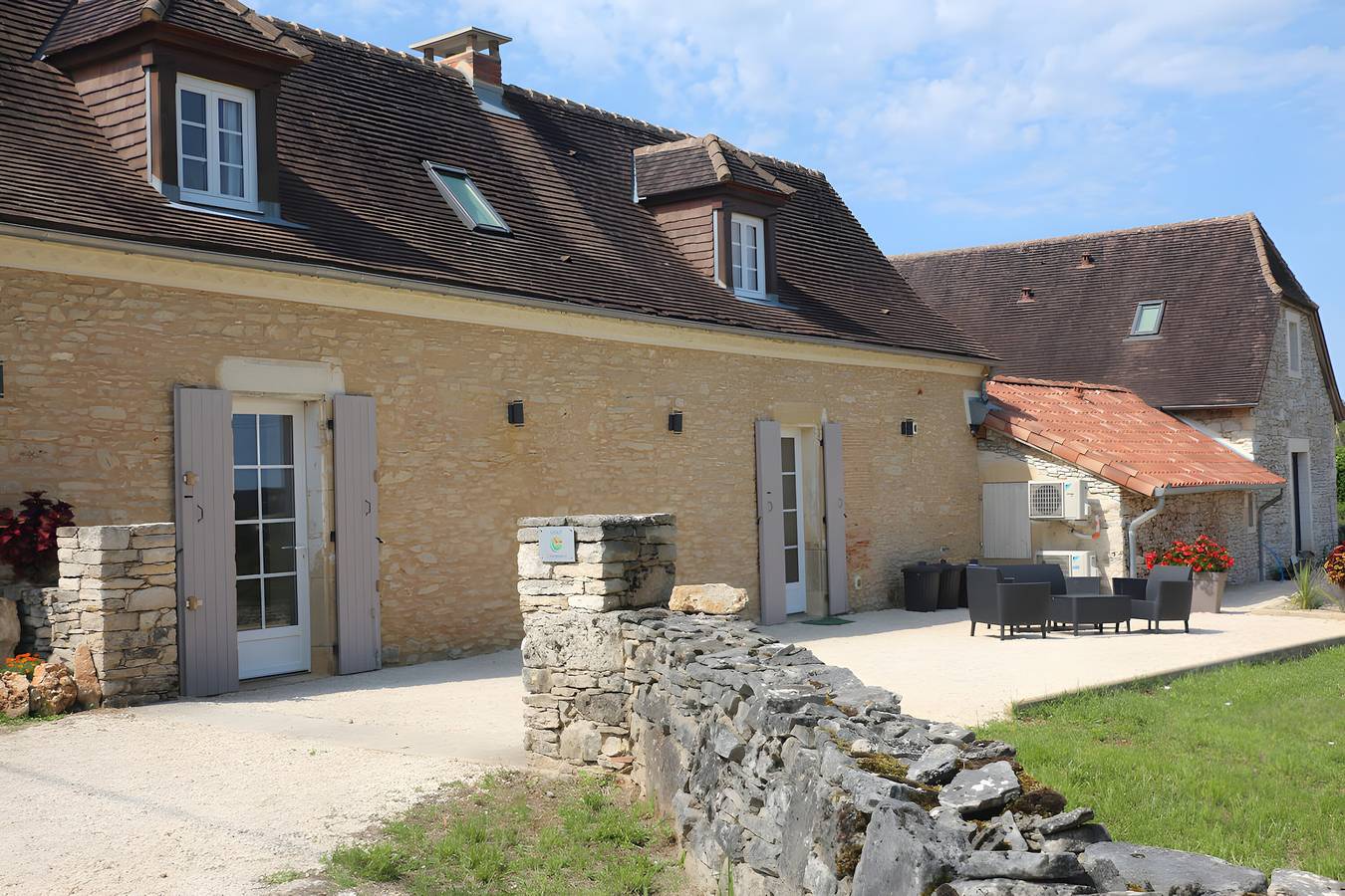 Gîte du Pas de la Mignonne avec piscine privée, Wi-Fi et climatisation in Excideuil, Périgord Vert