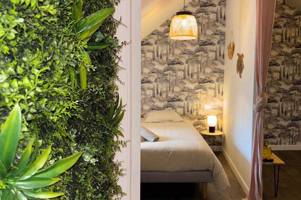 Entire apartment, La Cabane Perchée - Heart of Saint-Brieuc in Saint-Brieuc, Côte de Goëlo