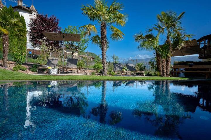 Ferienwohnung für 7 Personen, mit Pool und Sauna sowie Garten und Whirlpool, kinderfreundlich in Eppan an der Weinstraße