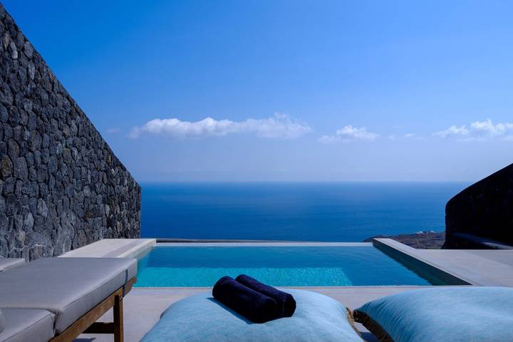 Amazing Santorini Villa | Villa Shelob | 1 Bedroom | Children Older than 7Y are Welcome | Suite with Private Heated Pool | Breathtaking Sea Views | Private Furnished Sun Terrace | Outdoor Dining Area | Imerovigli in Santorini