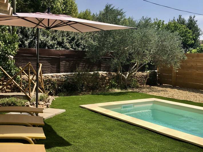 Gîte pour 4 personnes, avec Terrasse ainsi que Jardin et Piscine