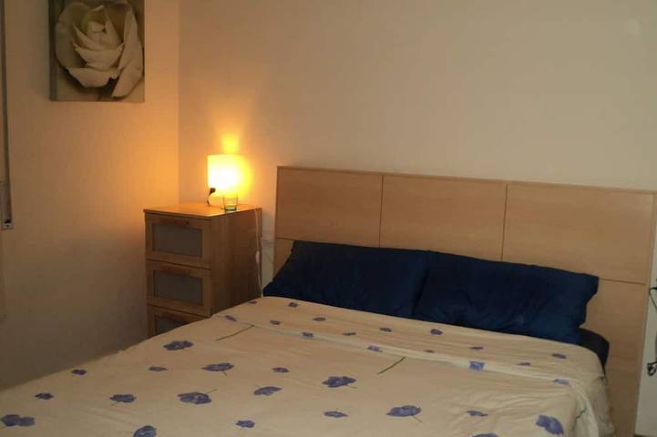 Apartamento entero, Apartamento con terraza y vistas al mar, pueblo y montañas. in Calella, Maresme