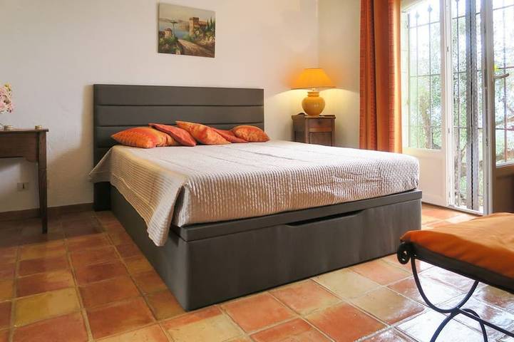 Maison Miel - Drei Schlafzimmer Villa, Schläft 6 in Spéracèdes, Mittelmeerküste (Frankreich)