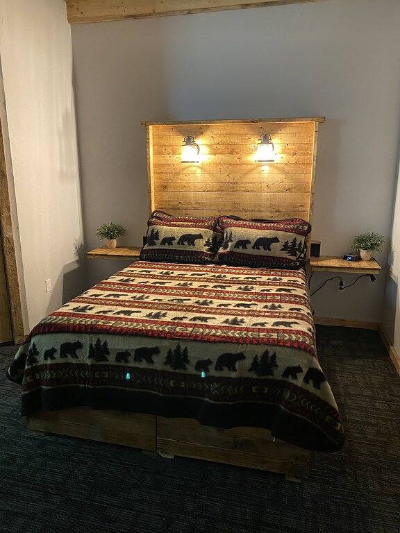 Ganze Wohnung, Ohiopyle Trailside Hotel Room 1Qn Bed 1 Fulton Sleeps 4 /Minutes to Fallingwater in Ohiopyle, Pennsylvania