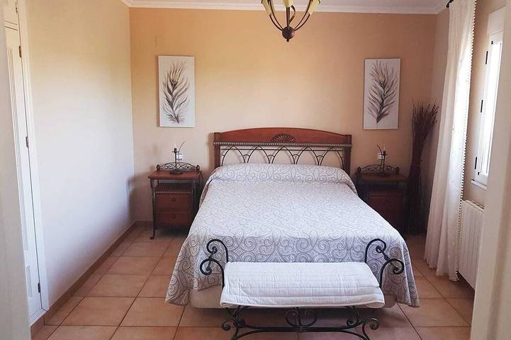 Rural House The Willow. 2.5 km from the city of Cuenca. Groups of up to 23 people in Cuenca, Cuenca Provinz
