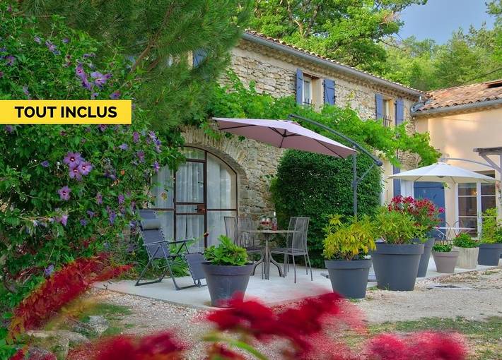 Gîte pour 2 personnes, avec jardin ainsi que terrasse et piscine, animaux acceptés à Pont-de-Barret