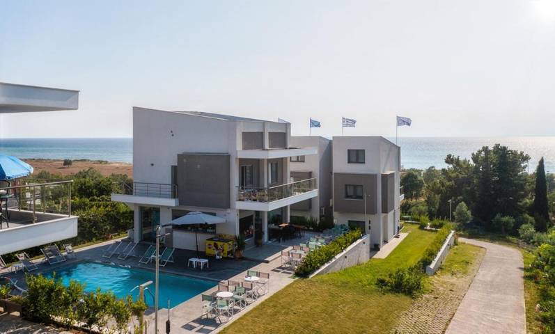 Location de vacances pour 5 personnes, avec Balcon et Terrasse ainsi que Jardin et Piscine dans Nea Kallikratia