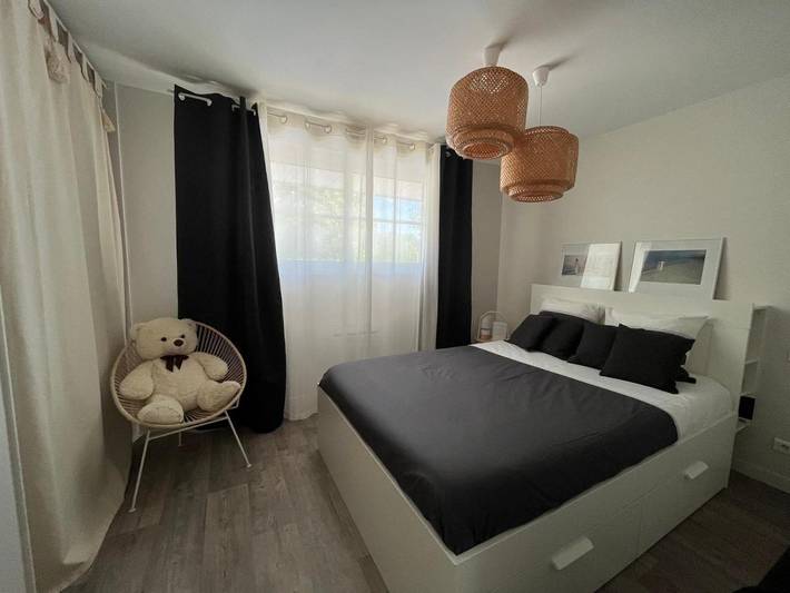 Location de vacances pour 4 personnes, avec vue ainsi que jardin et piscine à Saint-Aubin-des-Ormeaux - 3